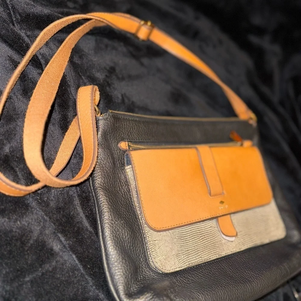 Fossil Black and Tan Crossbody Bag with Structured Elegance